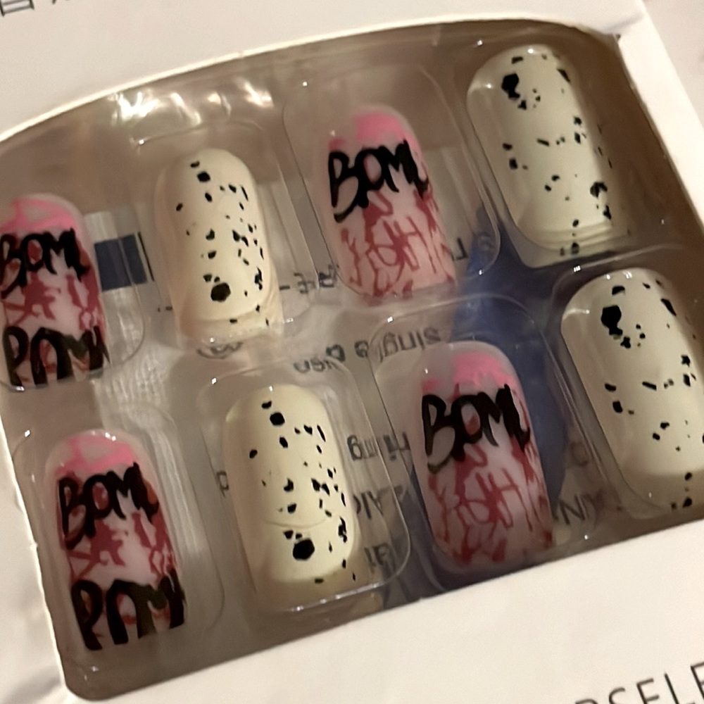 🎊4xHP🎊NWT Halloween 24 piece Press On Nail Kit - Picture 7 of 7